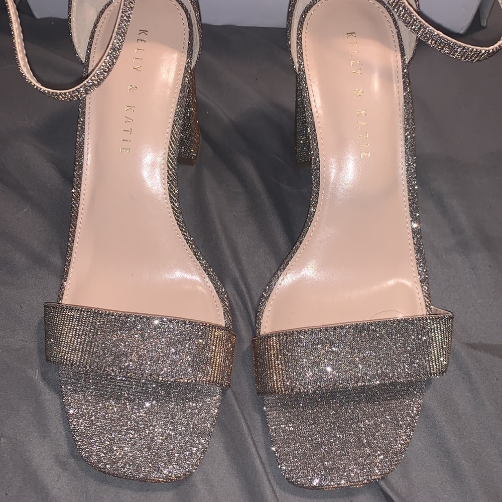 Kelly and Katie open toe heel. Size 9 - Picture 2 of 9